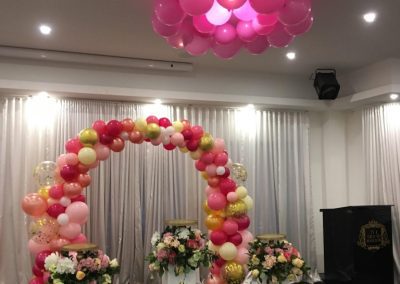 balloon arch, floral pedestals