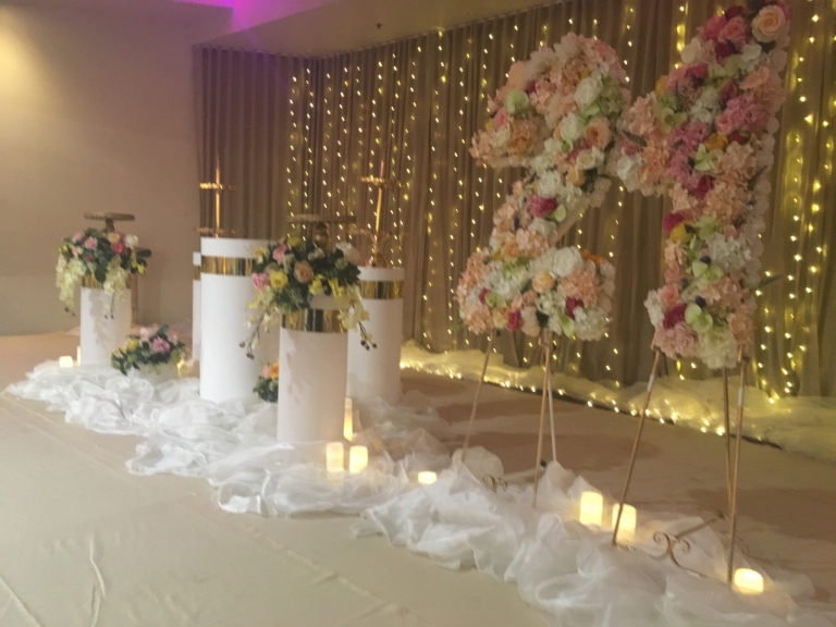 4-768x576 wedding decoration flower plinth