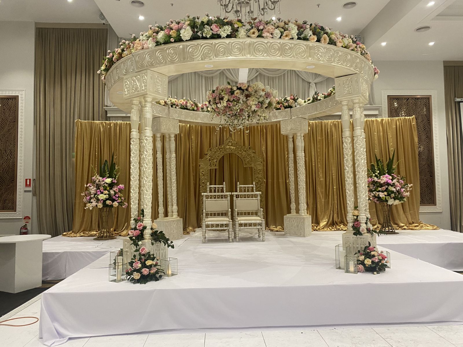 Round-Mandap-with-flowers Round Mandap with flowers